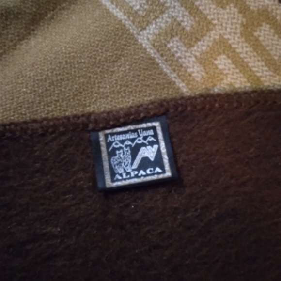 NWOT-Genuine Artesanias Yana ALPACA - 2 scarfs & Afghan Wrap - Picture 4 of 5